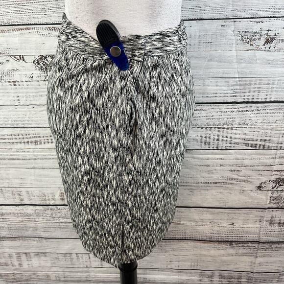 The Limited Skirt size 4 Black White Pencil Knee Stretch Pockets Career Casual - Picture 7 of 9